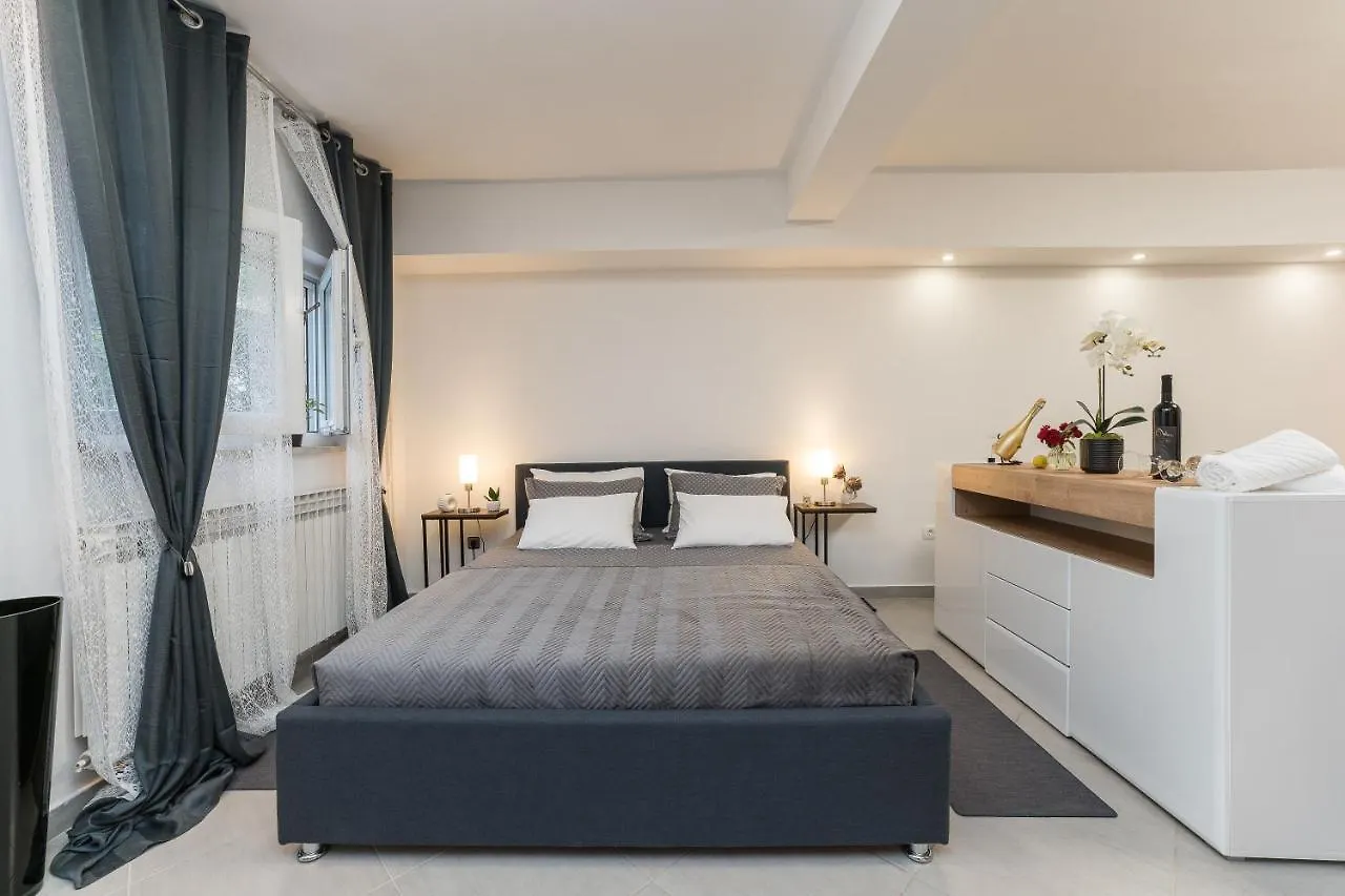 Studio Apartman Mirakul 자다르
